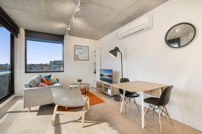 Comfy 2-Bed Balcony Unit near Iconic Chapel St